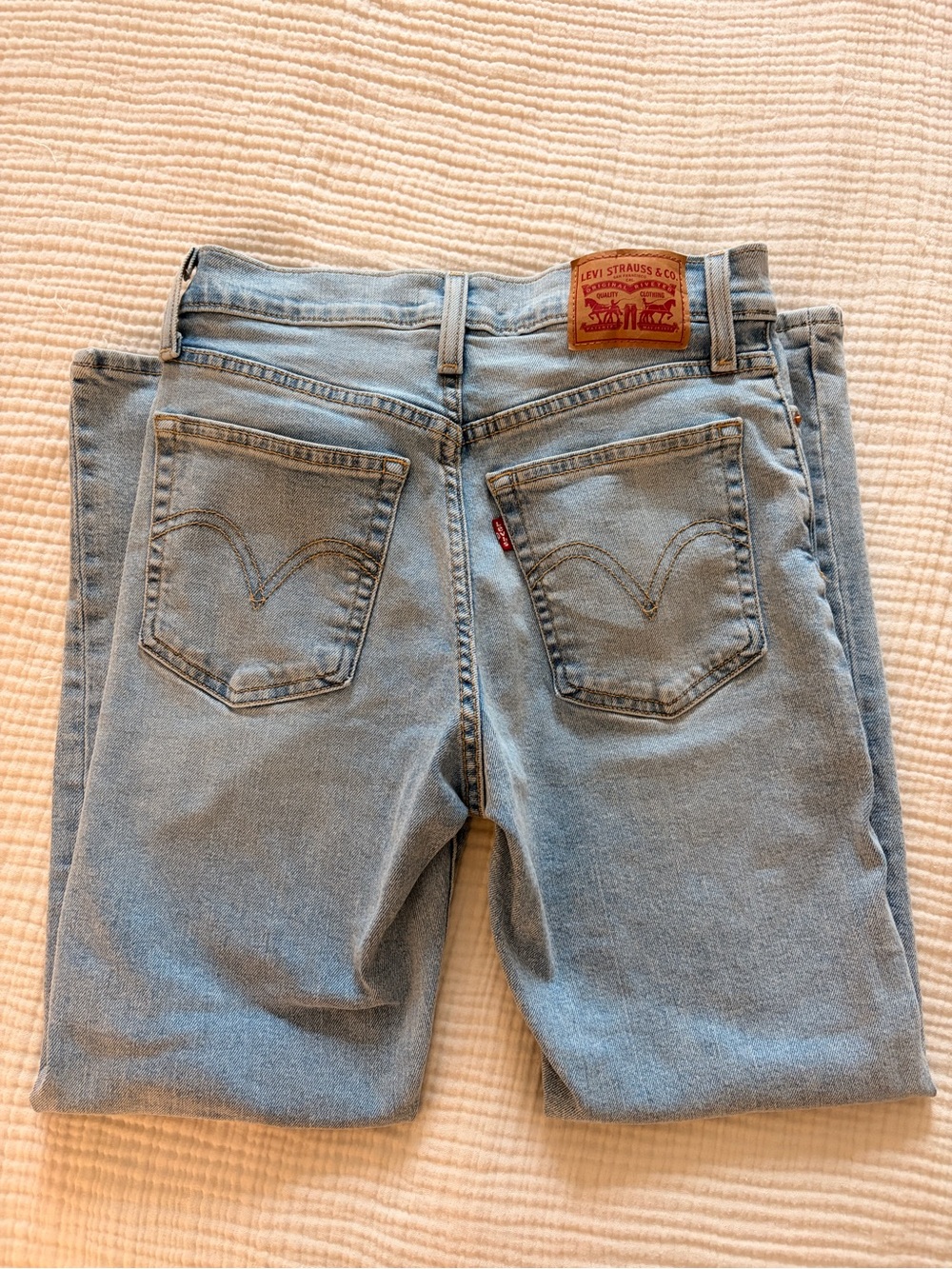 Levi’s Wedgie Straight Jeans Size 26 Light Wash